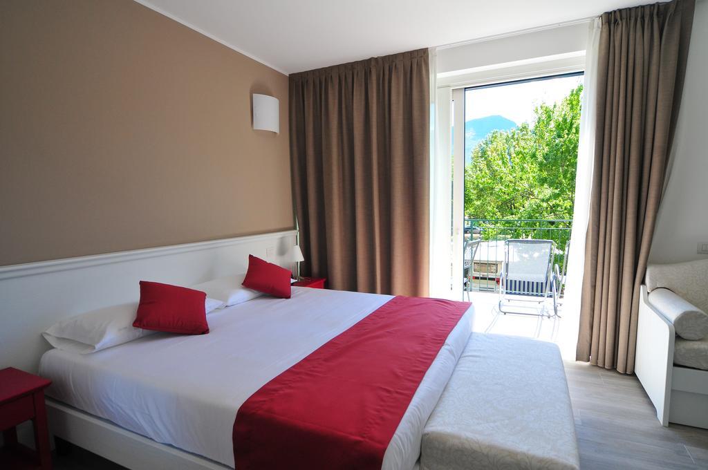 Hotel Resort Le Vele โดมาโซ ภายนอก รูปภาพ